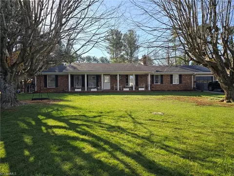 1681685 Highland Hill Dr, Jefferson, NC 28640