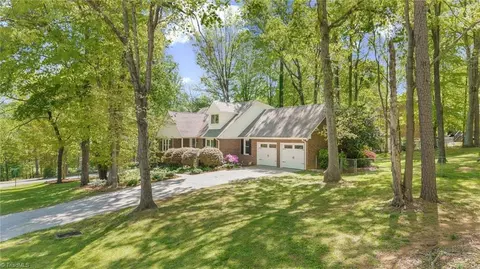 6946 August Dr, Clemmons, NC 27012