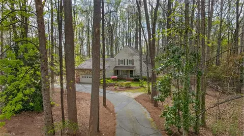 4004 Hiddenwood Ct, Greensboro, NC 27407
