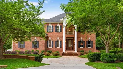 344 Lake Point Ln, Belews Creek, NC 27009