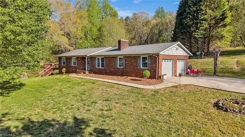 5215 Statesville Rd, North Wilkesboro, NC 28659