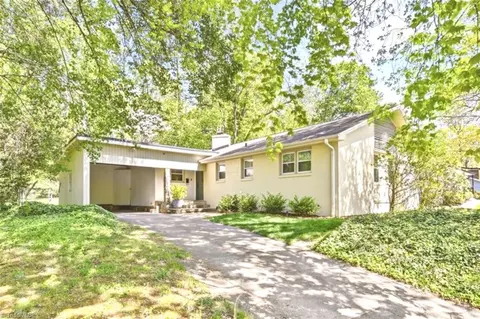 3033 Kinnamon Rd, Winston Salem, NC 27104