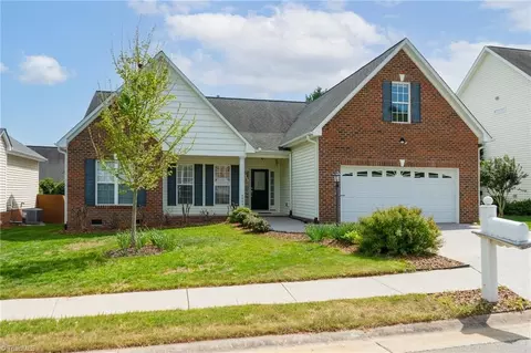 6680 Elm Hill Dr, Clemmons, NC 27012