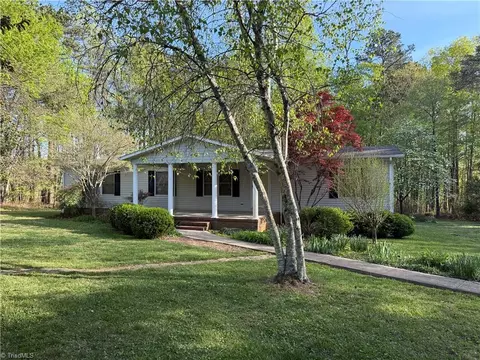 1095 Sechrist Loop, Pilot Mountain, NC 27041 photo 2