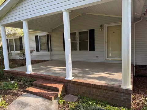 1095 Sechrist Loop, Pilot Mountain, NC 27041 photo 5