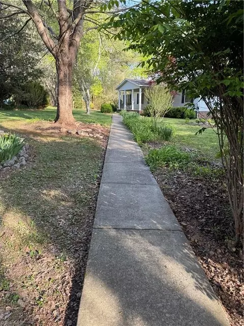 1095 Sechrist Loop, Pilot Mountain, NC 27041 photo 13