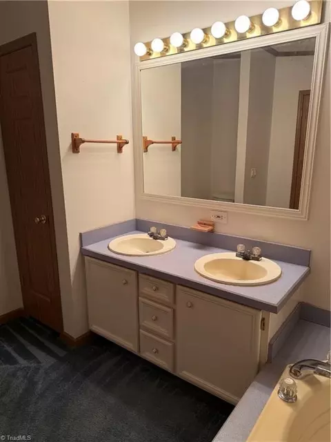 1095 Sechrist Loop, Pilot Mountain, NC 27041 photo 14