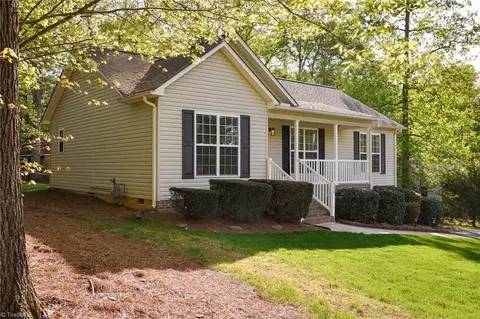 117 Forest Dr, Thomasville, NC 27360