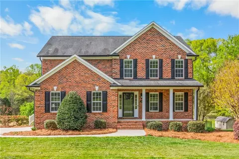 215 Chinaberry Ln, Winston Salem, NC 27107