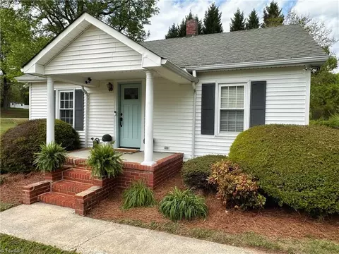 313 Monroe St W, Mayodan, NC 27027