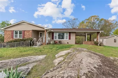 1512 Pittman St, Mount Airy, NC 27030