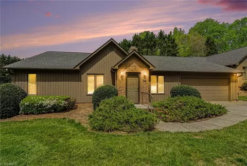 572 Ridgehaven Dr, Winston Salem, NC 27104