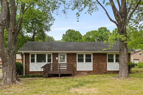 4 Carpenter Ct, Greensboro, NC 27403