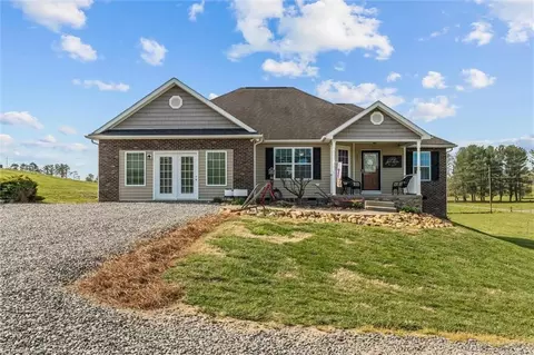 425 Airview Dr, Mount Airy, NC 27030