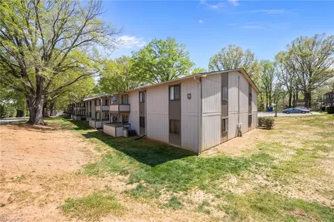 2240 Sunderland Rd #55N, Winston Salem, NC 27103