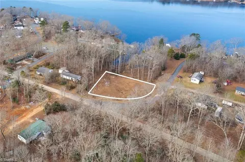 111 Waterway Dr, Lexington, NC 27292