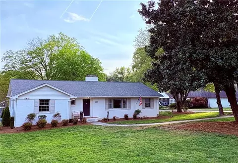 3707 Friendly Ave W, Greensboro, NC 27410