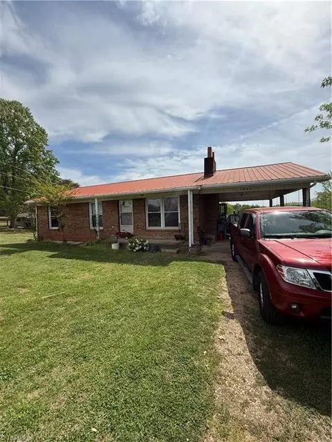 1280 Pilot Westfield Rd, Pilot Mountain, NC 27041