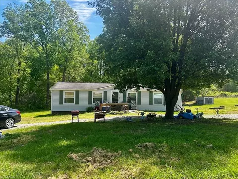 486 Barbaras Ln, Winston Salem, NC 27107