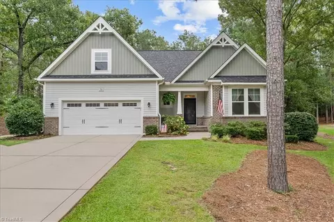 70 Spring Lake Dr, Pinehurst, NC 28374