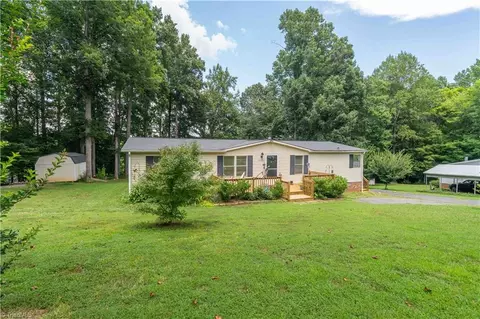 5222 Poplar Ridge Rd, Trinity, NC 27370