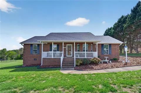 5719 Rolling Meadows Rd, Randleman, NC 27317