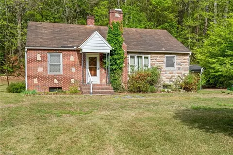 4756 Baux Mountain Rd, Winston Salem, NC 27105