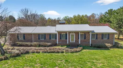 1611 Danny Bell Rd, Asheboro, NC 27205