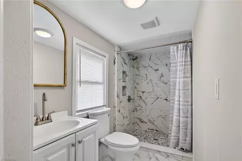 Bath - 811 Vail Ave, High Point, NC 27260 photo 1 of 1
