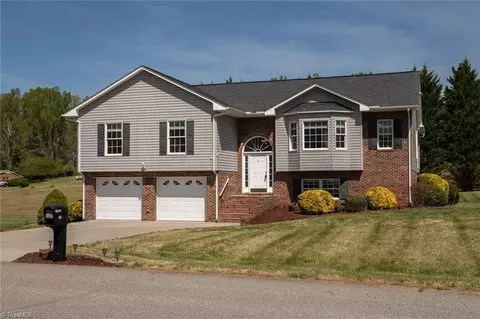 164 Mahogany Ct, Wilkesboro, NC 28697