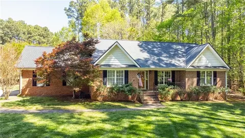 1631 Berry Ln, Pleasant Garden, NC 27313