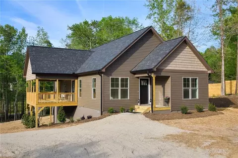 140 Calvin St, High Point, NC 27262