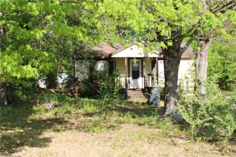 1913 Fairfax Rd, Greensboro, NC 27407