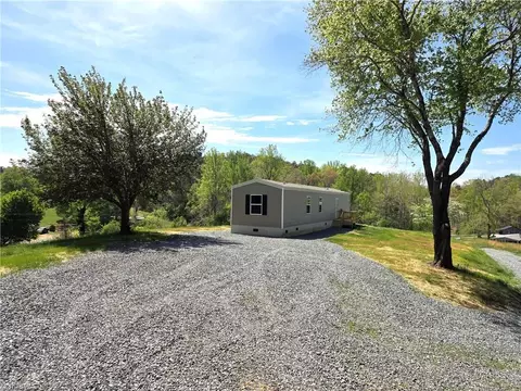 2195 Lynchburg Rd, Westfield, NC 27053
