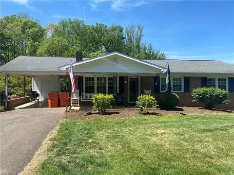 141 Brenda Dr, Mount Airy, NC 27030