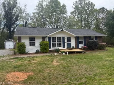 1003 Osborne Sunset Dr, North Wilkesboro, NC 28659