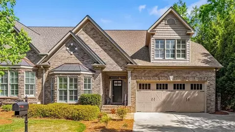 8 Blakeney Pl, Greensboro, NC 27408