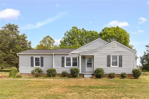 5825 Reynolda Rd, Winston Salem, NC 27106