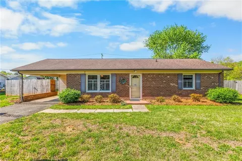 143 Jenny Ln, Pilot Mountain, NC 27041