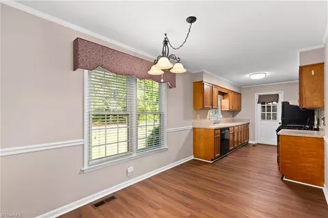 Entry Way - 4806 Westhaven Ln, Trinity, NC 27370 photo 2 of 4