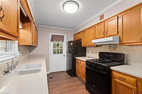 Kitchen - 4806 Westhaven Ln, Trinity, NC 27370 photo 2 of 2