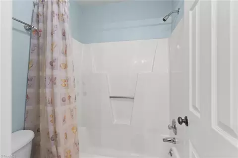 Bath - 4806 Westhaven Ln, Trinity, NC 27370 photo 4 of 4