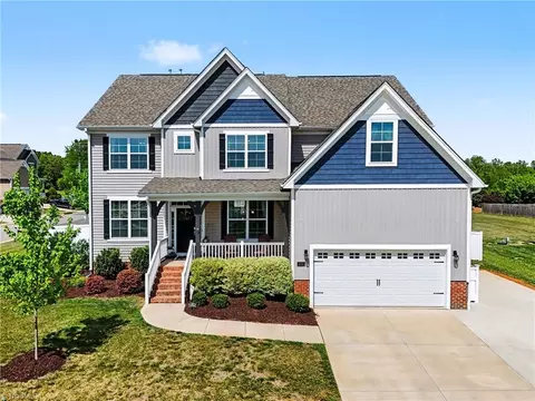 8003 Summit Park Dr, Pfafftown, NC 27040