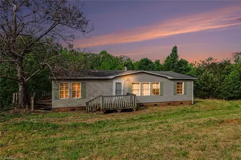 1376 Harris Rd, Walnut Cove, NC 27052