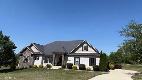 6800 Koala Dr, Oak Ridge, NC 27310