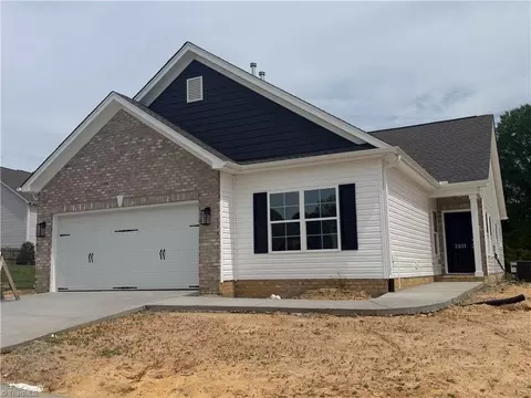 2811 Berwick Valley Dr, Winston Salem, NC 27127