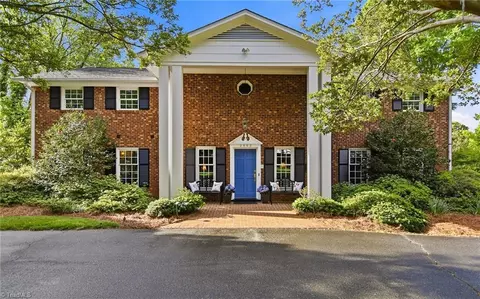 2862 Robinhood Rd, Winston Salem, NC 27106