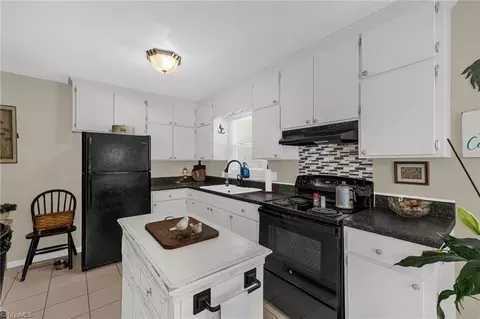 Kitchen - 1014 Pine Ln, Eden, NC 27288 photo 3 of 3