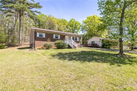 Exterior - 1014 Pine Ln, Eden, NC 27288 photo 3 of 9