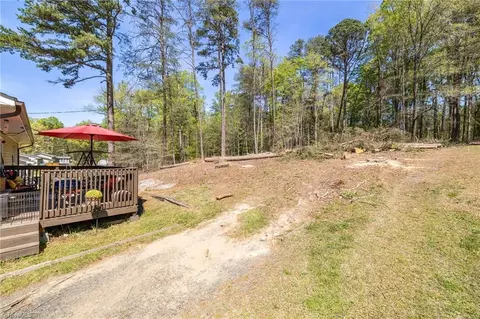 Exterior - 1014 Pine Ln, Eden, NC 27288 photo 6 of 9